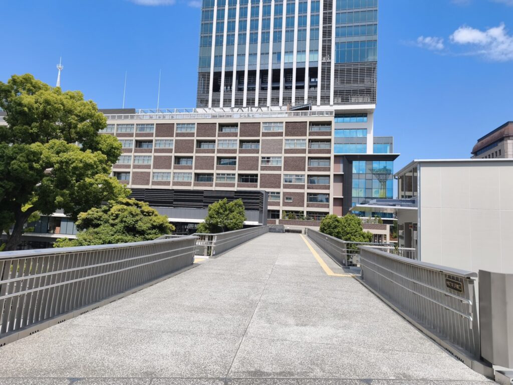 みなと大通りデッキ